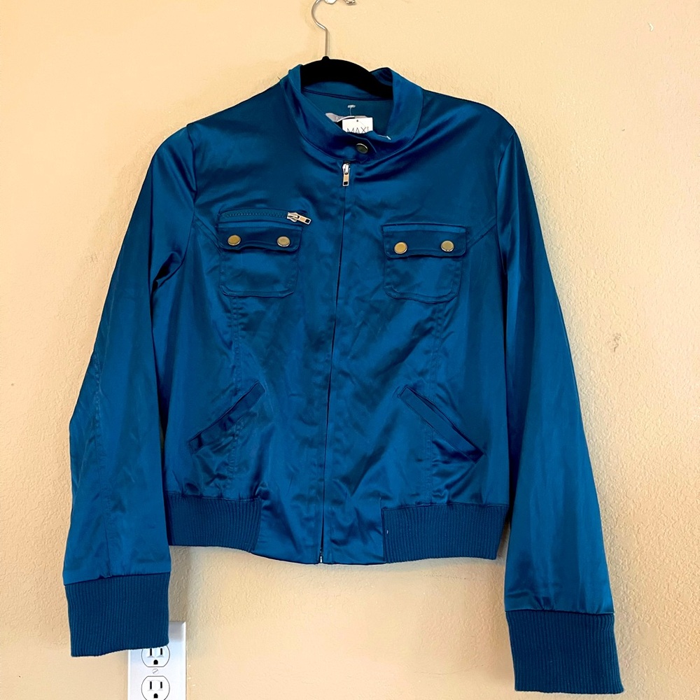Bomber jacket Blue Satin cropped. Woman size xl. Pearl buttons. NWT